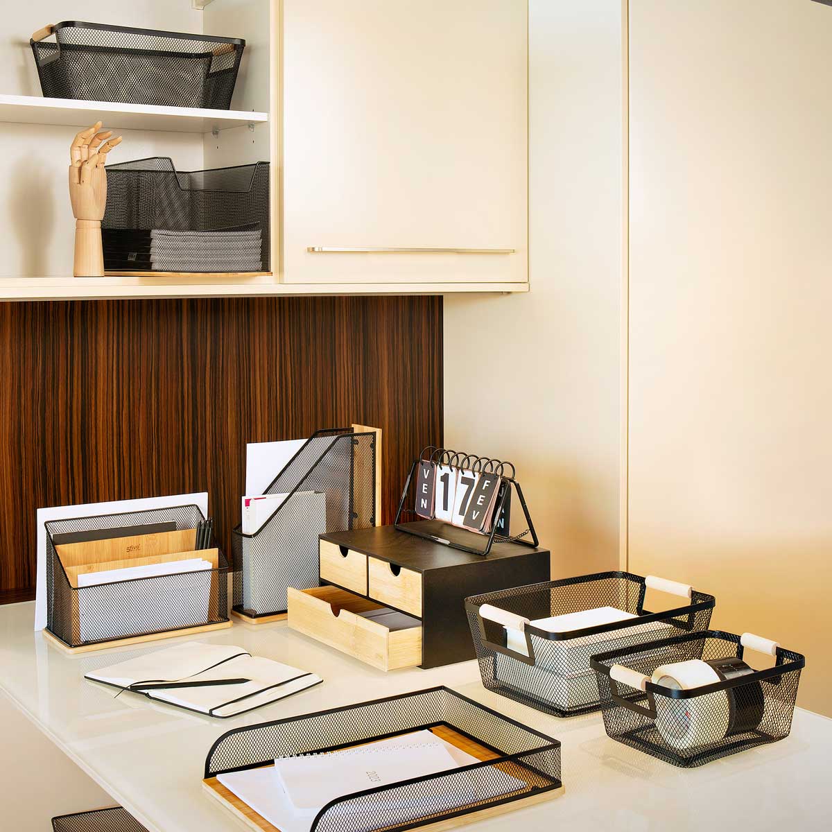 Pasta organizadora em bambu e metal preto