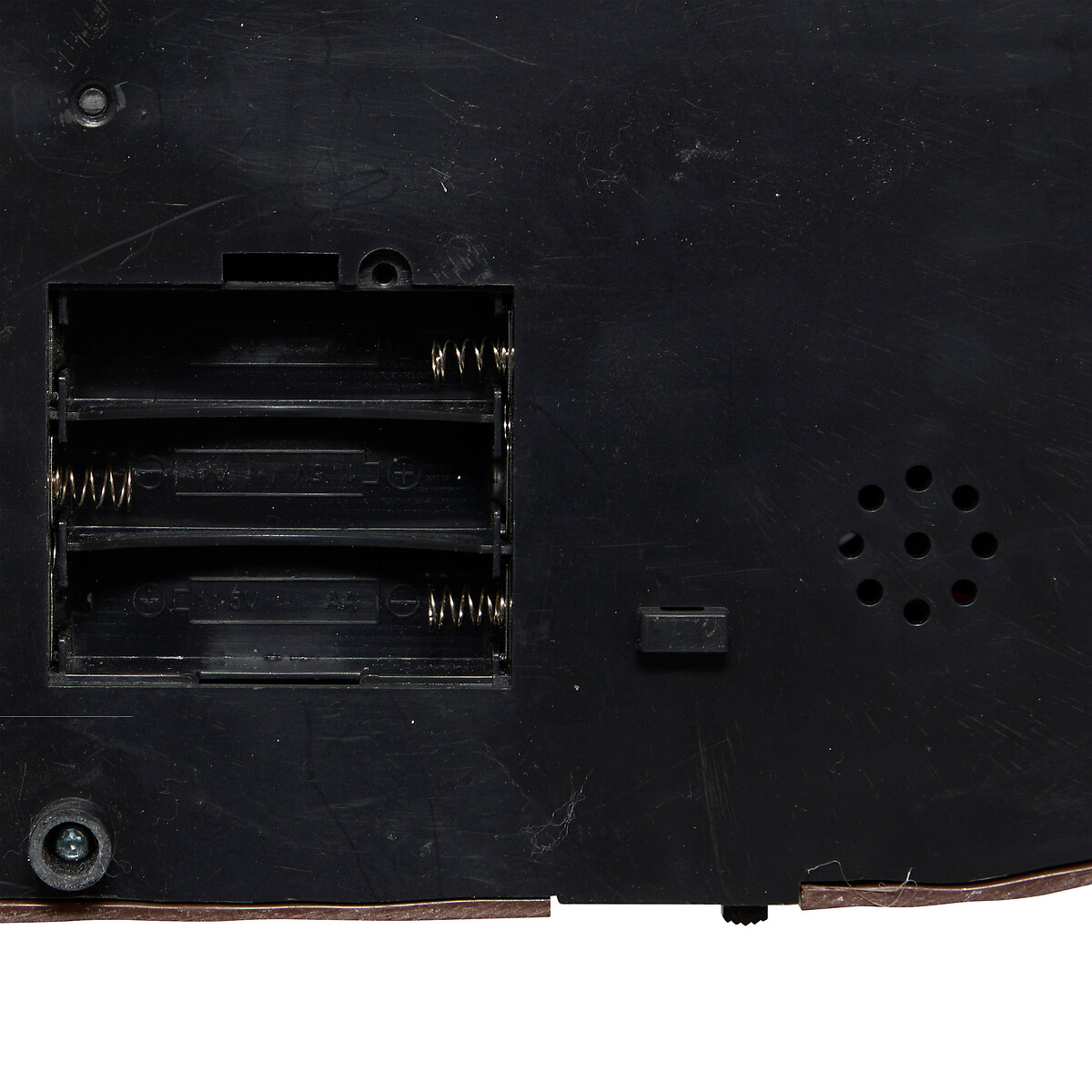 Aldeia decorativa com chalé e árvores