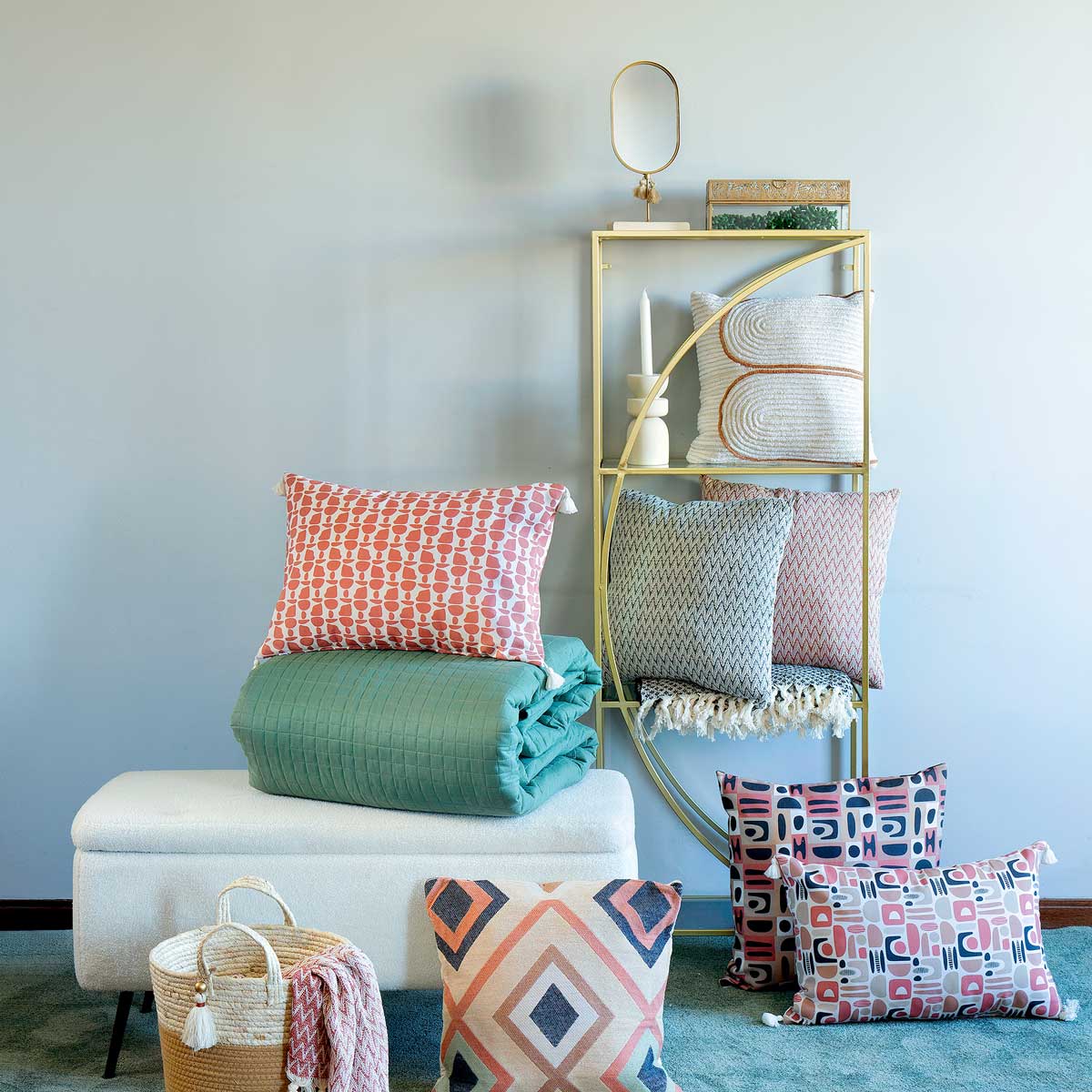 Banqueta branca AURORA com arruma&ccedil;&atilde;o