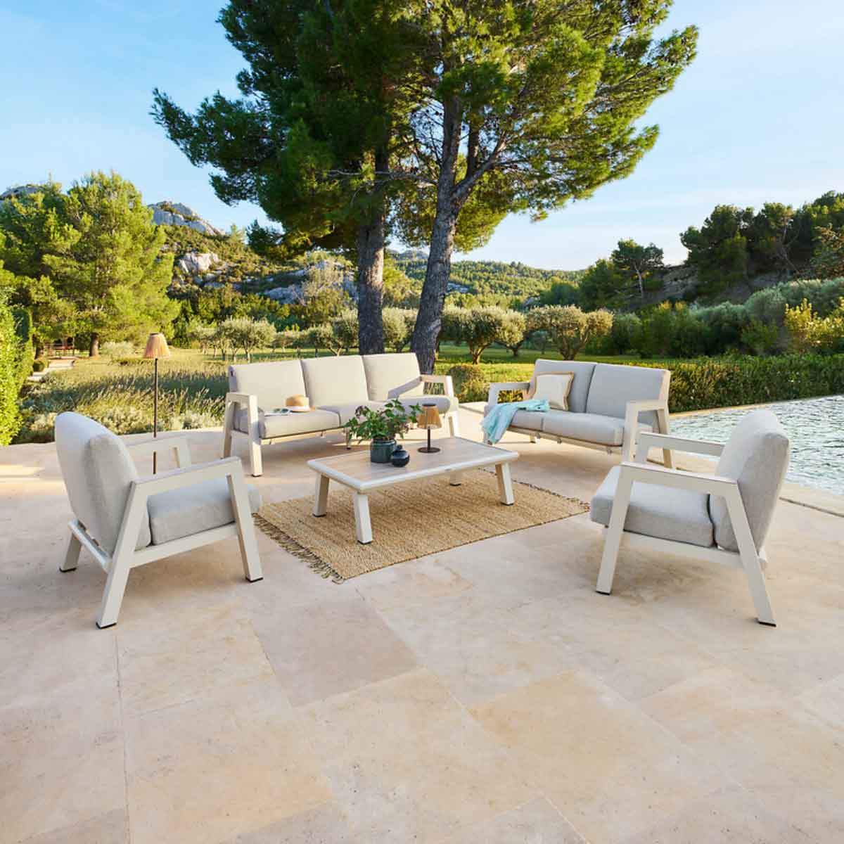 Sof&aacute; AXIOME cru e cinza em alum&iacute;nio