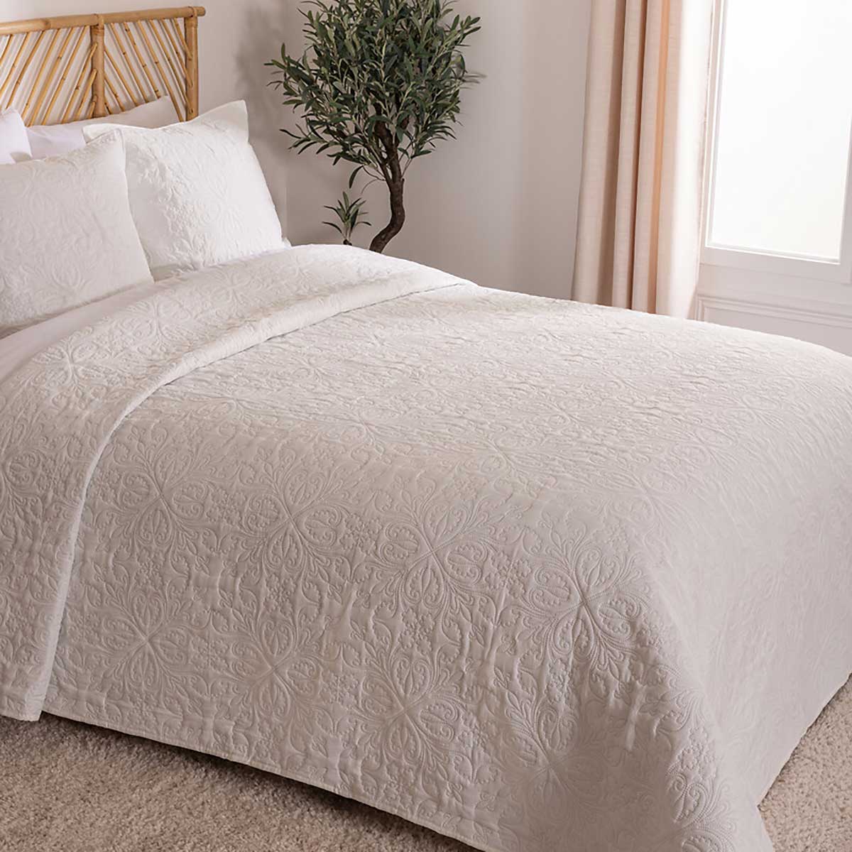 Colcha e 2 capas almofada arabescos cru