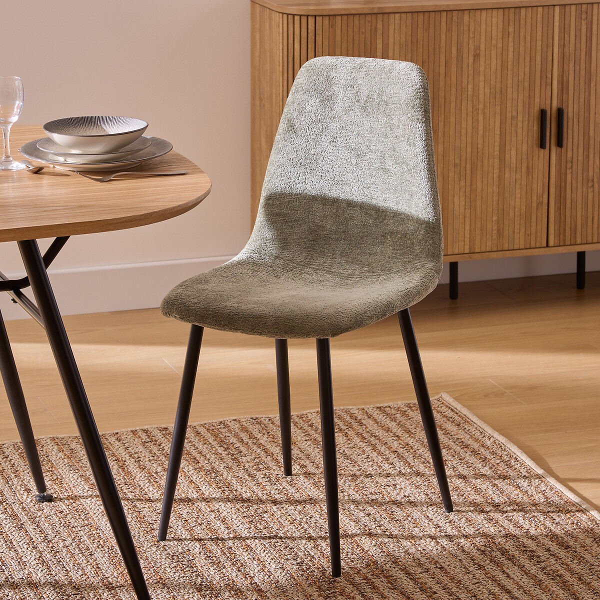 Cadeira TYKA em tecido verde caqui