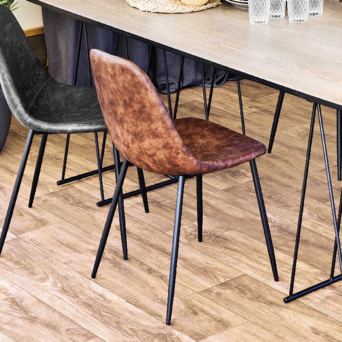 Cadeira VLADI castanha efeito de pele