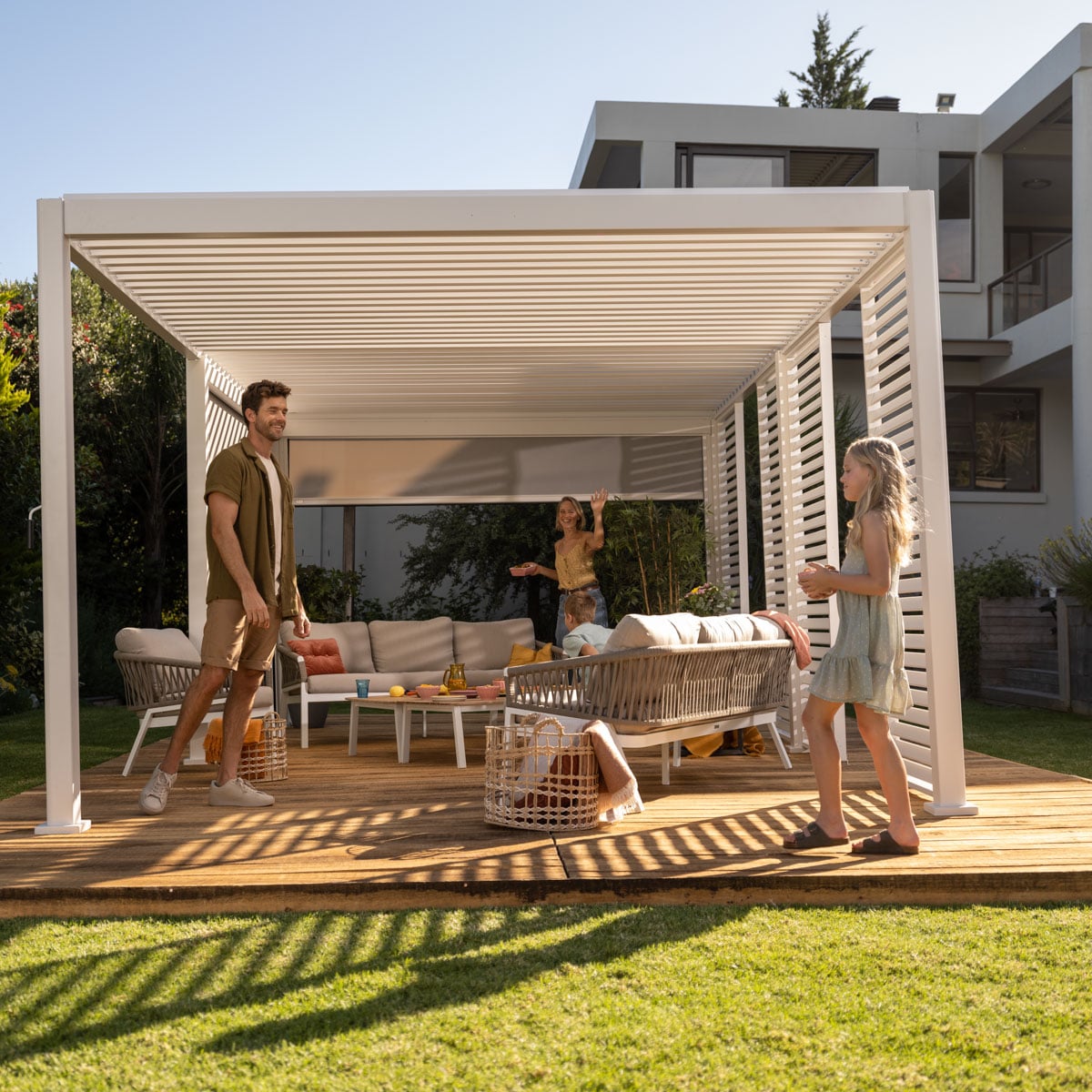 P&eacute;rgola &Eacute;VORA branca 3,6x3,6m