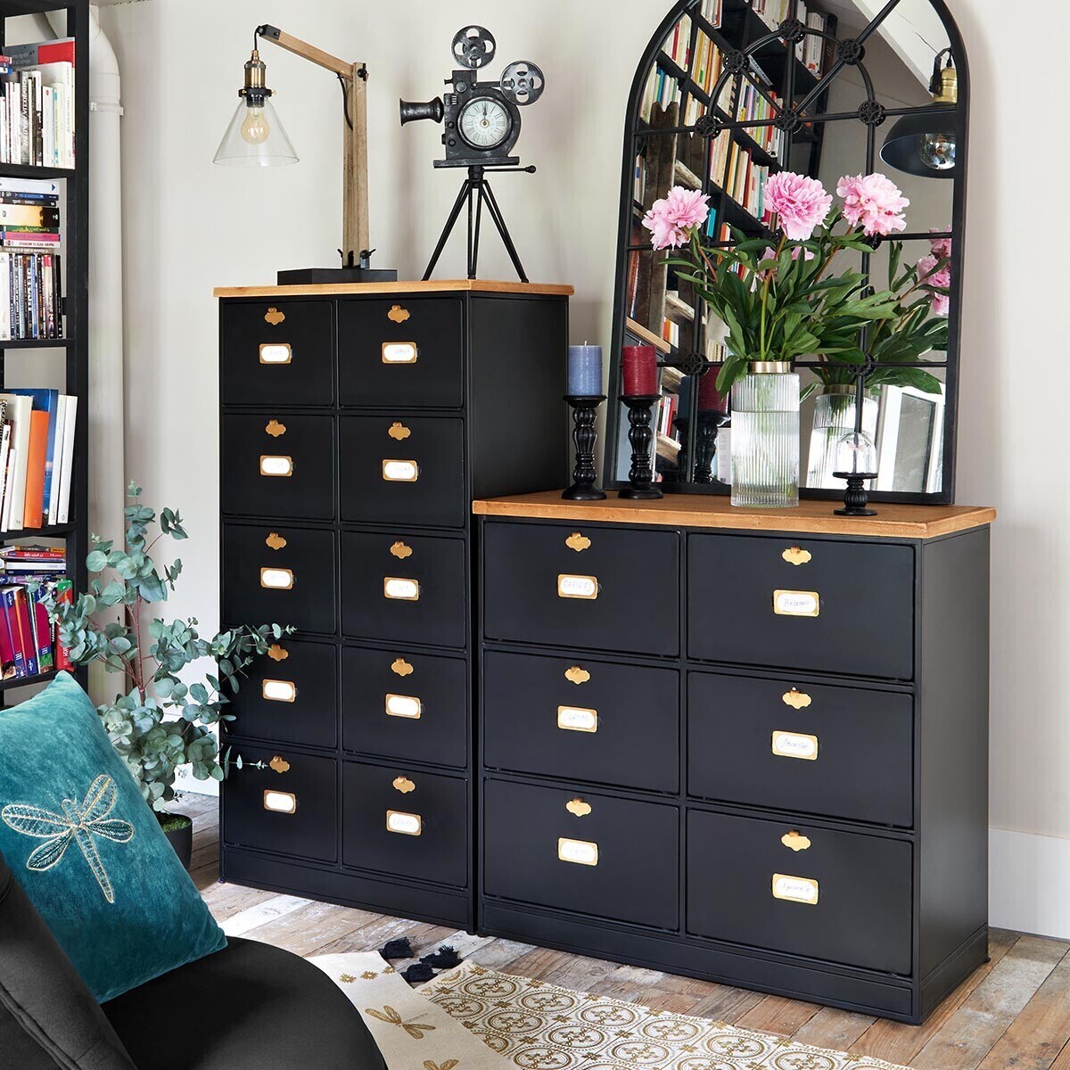 Cómoda ivan preta em mdf com 6 gavetas