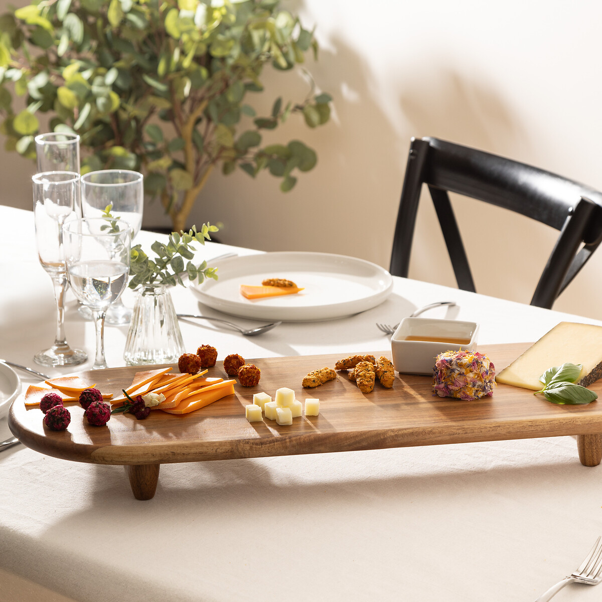 T&aacute;bua oval castanha em madeira 70x25cm