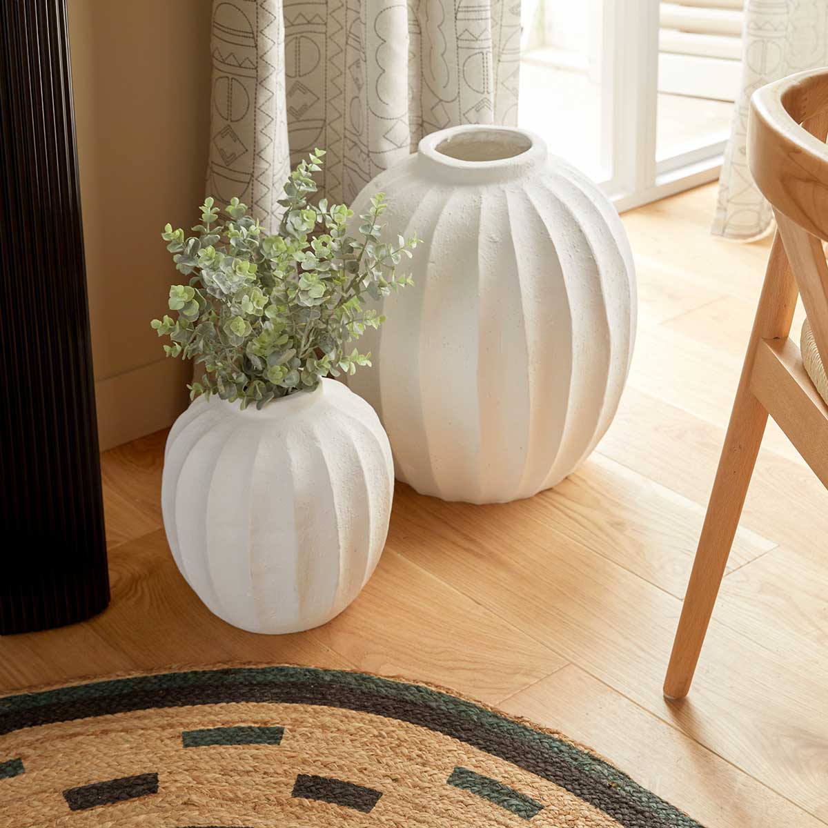 Vaso AMIA branco em cer&acirc;mica 28cm