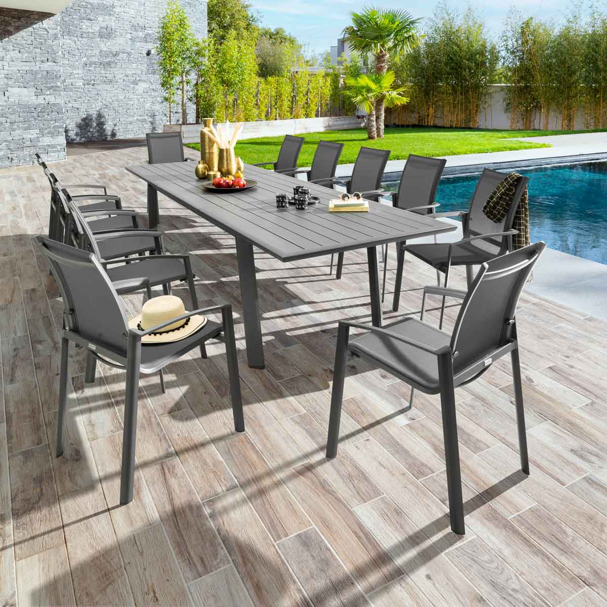 Cadeira com braços empilhável AXANT cinza escuro