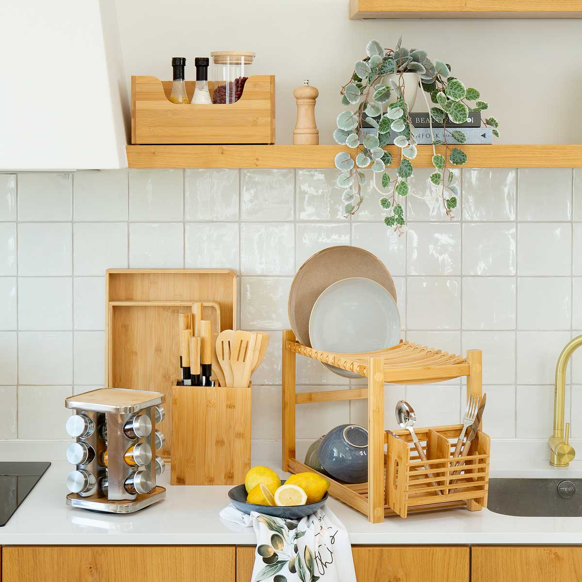 Vasinho suspenso com planta verde CARAVANE