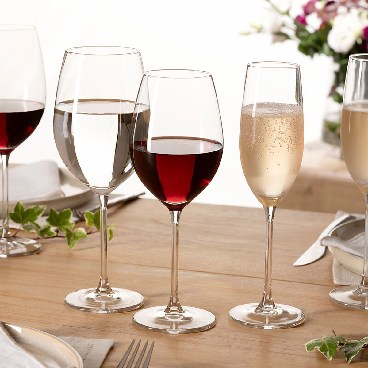 Conjunto de 18 copos LINA de vidro com pé