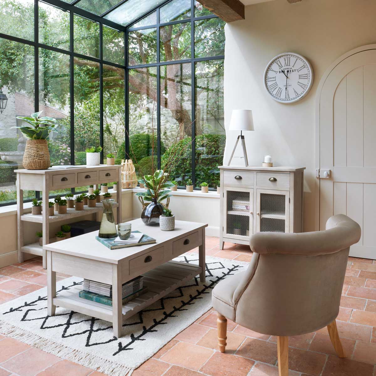 Candeeiro de mesa RUNO linho com tripé em madeira