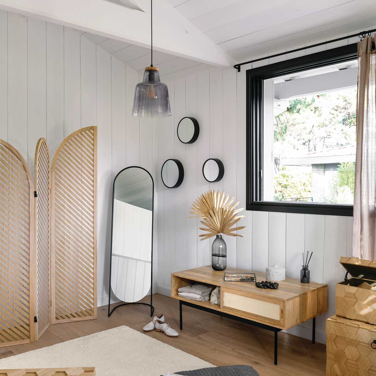 Espelho de ch&atilde;o preto em metal 140cm