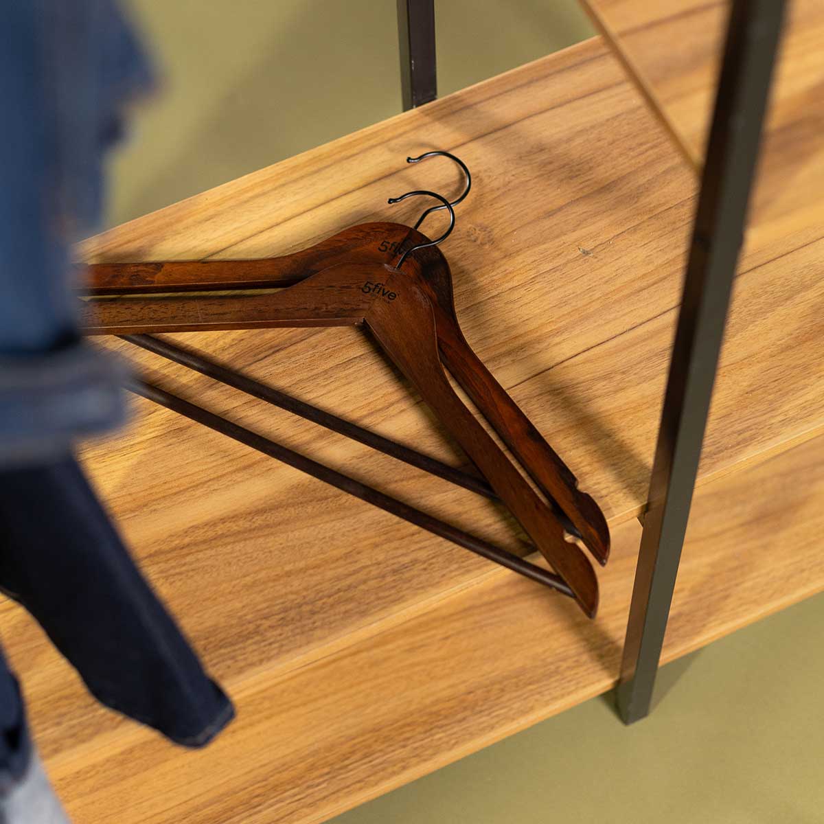 Conjunto de 2 cabides VINTAGE em madeira