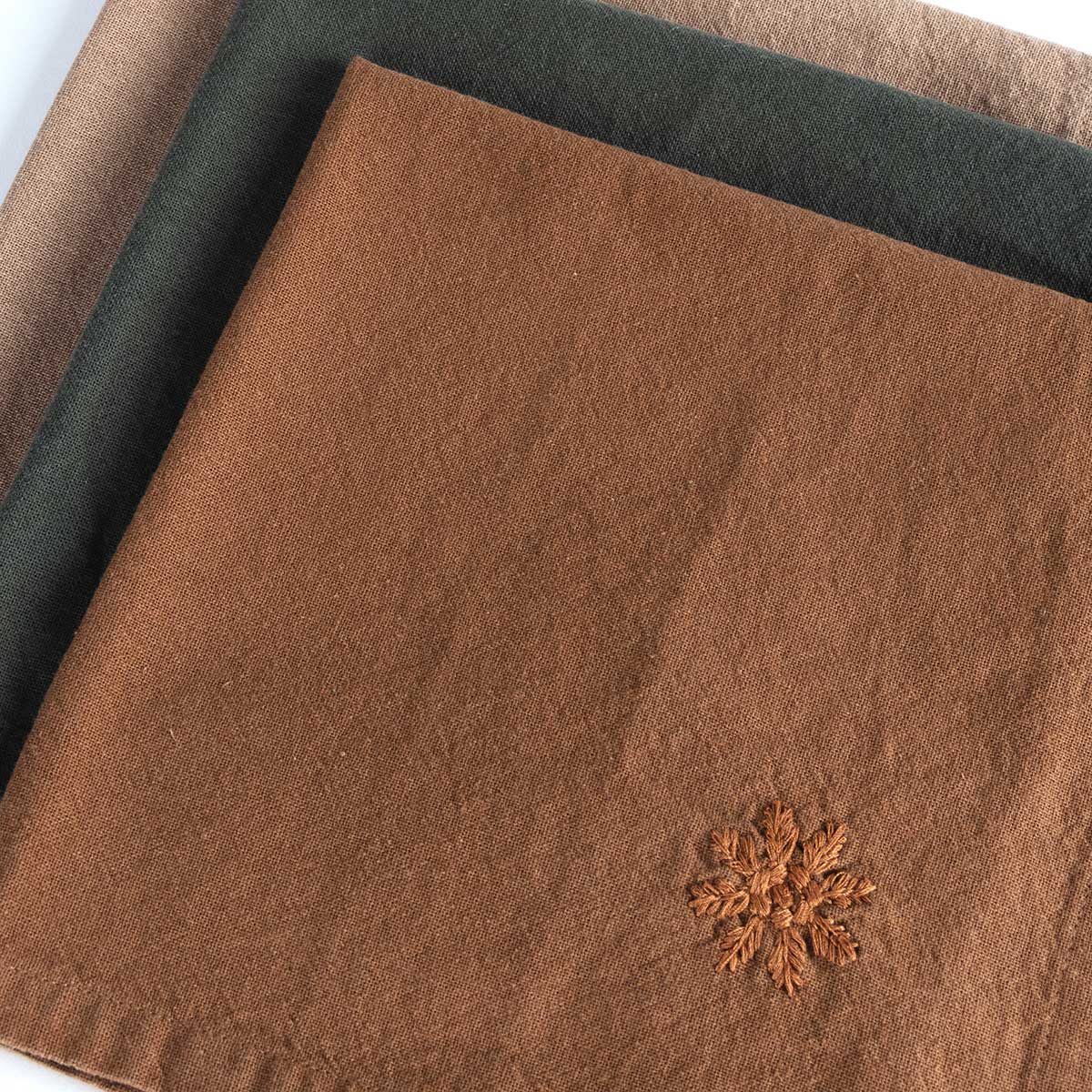 Guardanapo castanho em algod&atilde;o 45x45cm