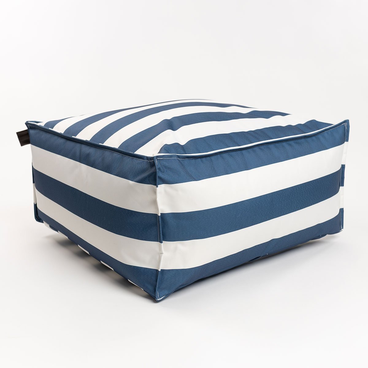 Pufe cubo imperme&aacute;vel riscas branco e azul