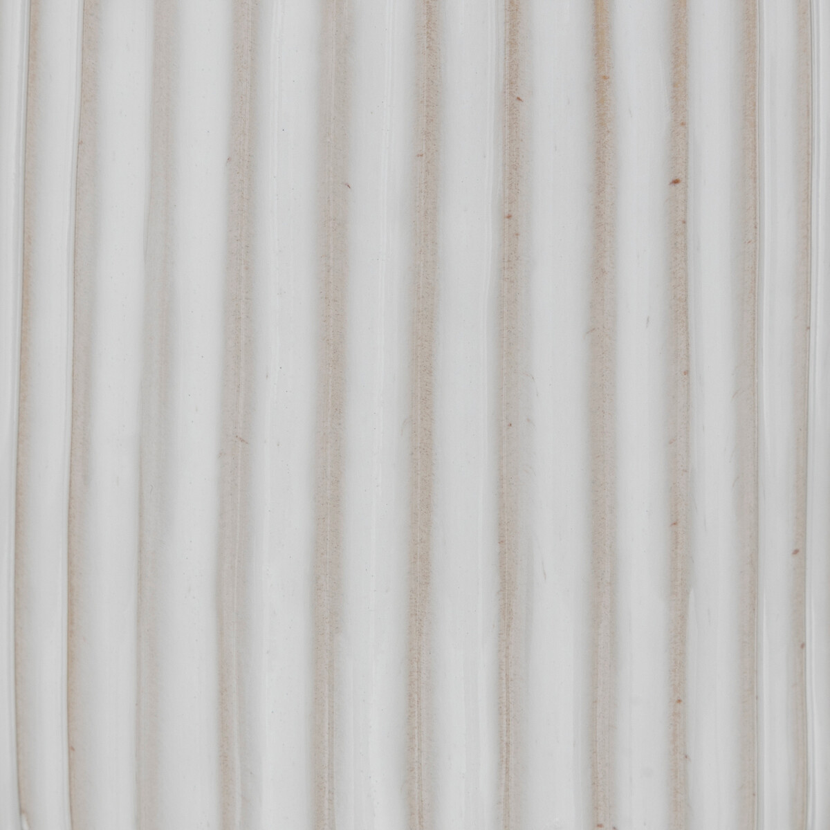 Jarra branca em cer&acirc;mica 28cm