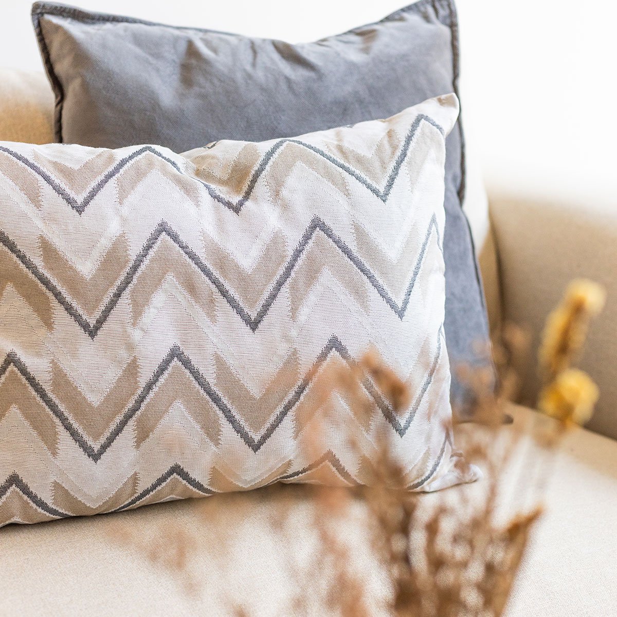 Almofada VIBES cinza e bege 45x60cm