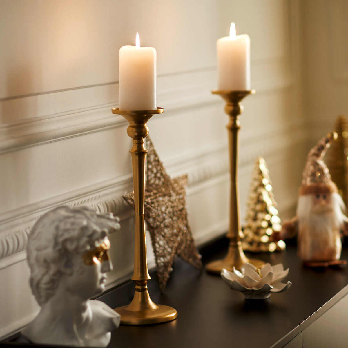 Castiçal dourado verso em metal