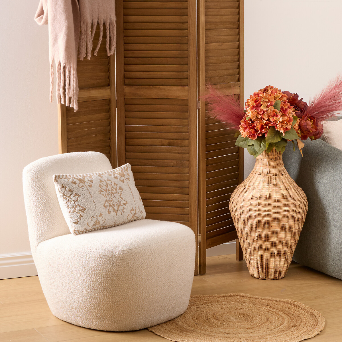 Poltrona LEONE branca em boucl&eacute; 70,8x63,6x67,8cm