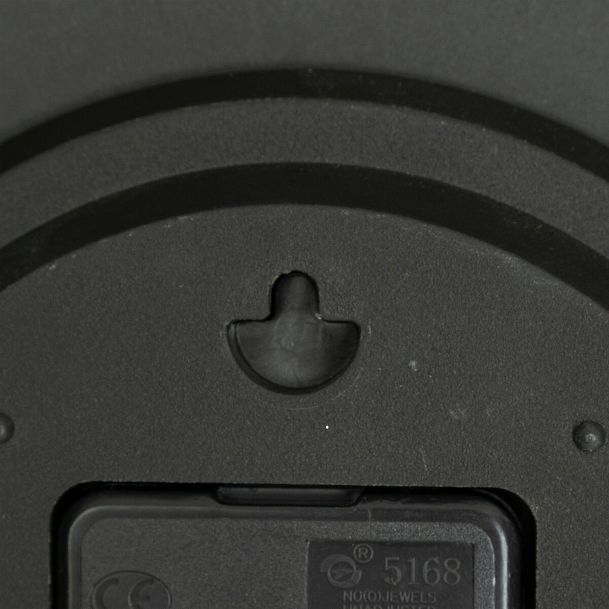 Rel&oacute;gio com relevo DORIS preto 30cm