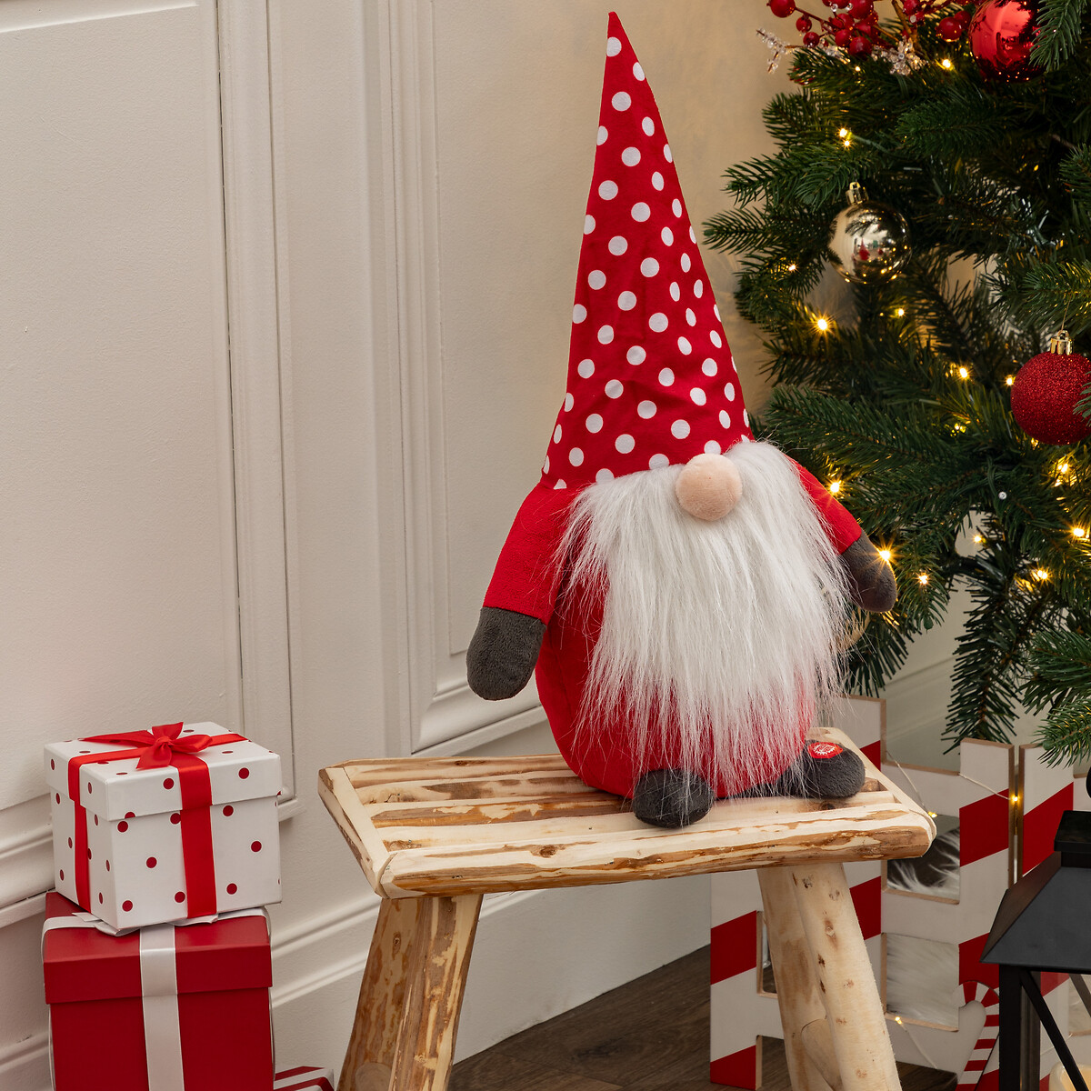 Figura de gnomo com luz - m&uacute;sica - movimento 23x24cm