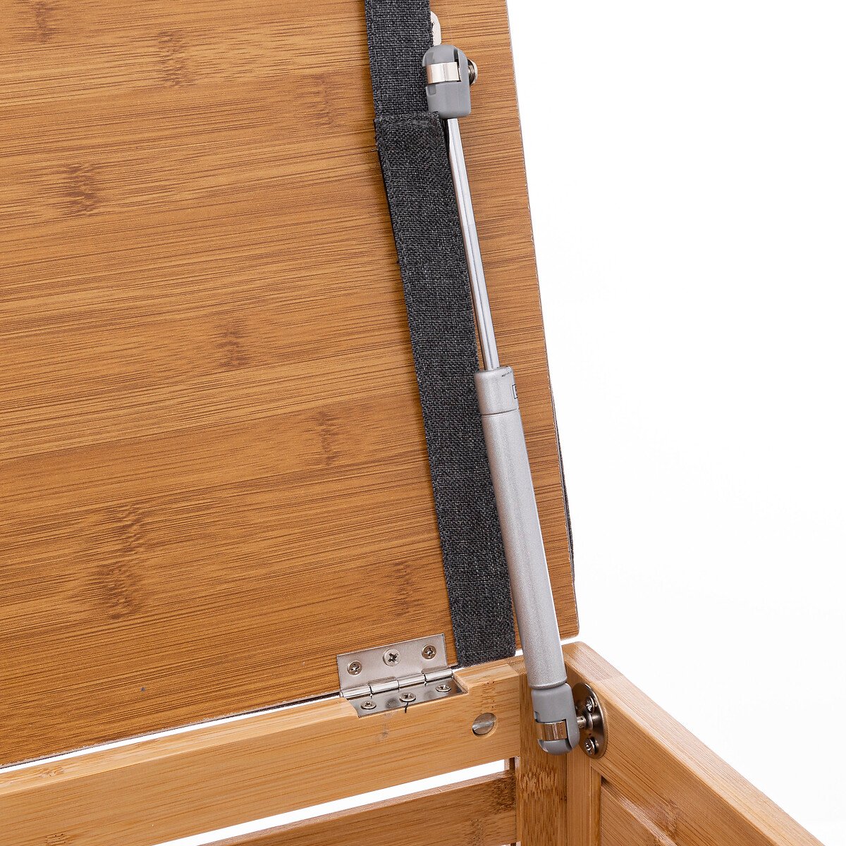 Banco com arruma&ccedil;&atilde;o de bambu