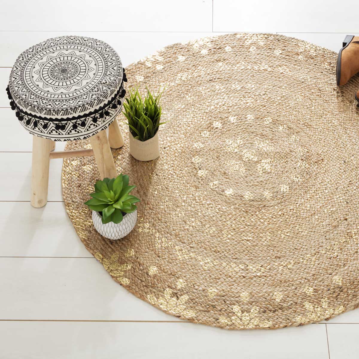 Tapete dourado em juta 115cm