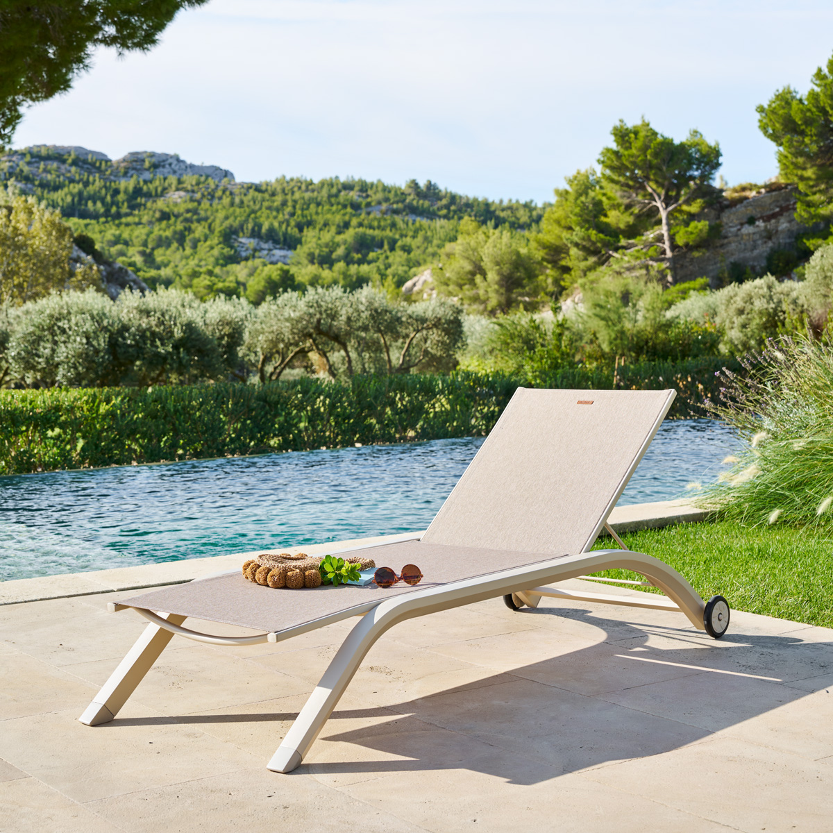 Espregui&ccedil;adeira JIMANI cor argila