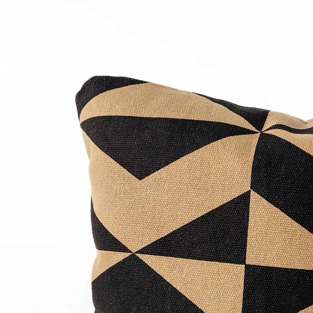 Almofada INUIT geom&eacute;trica cru e preto 40x40cm