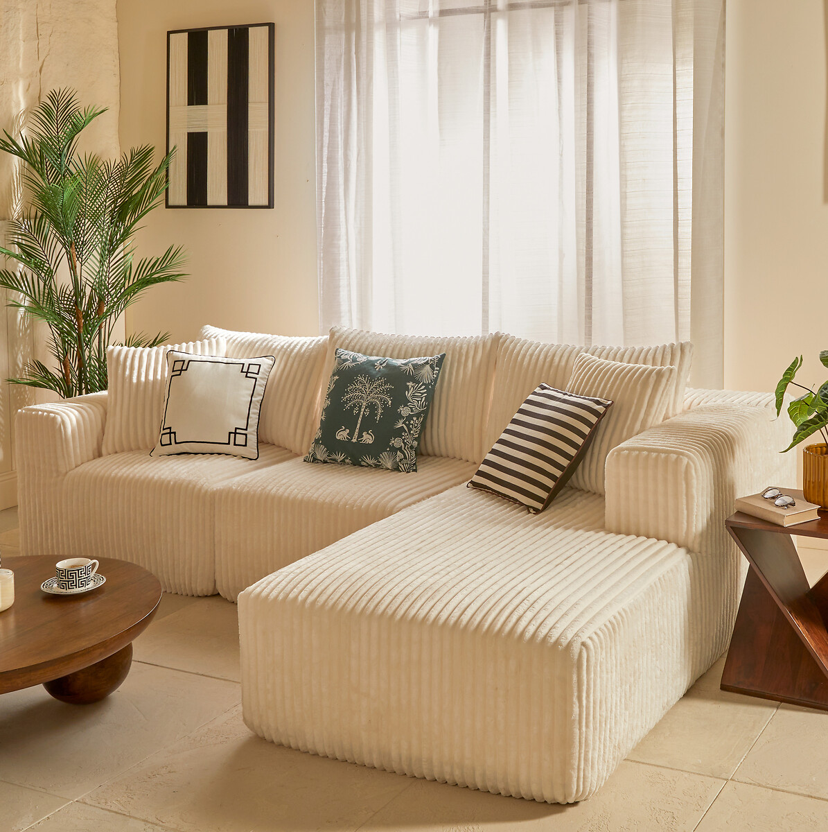 Sof&aacute; SOLKA tecido marfim com chaise longue