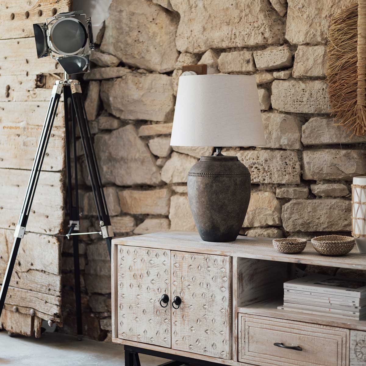 Candeeiro de pé tripé RIO preto e prateado em metal