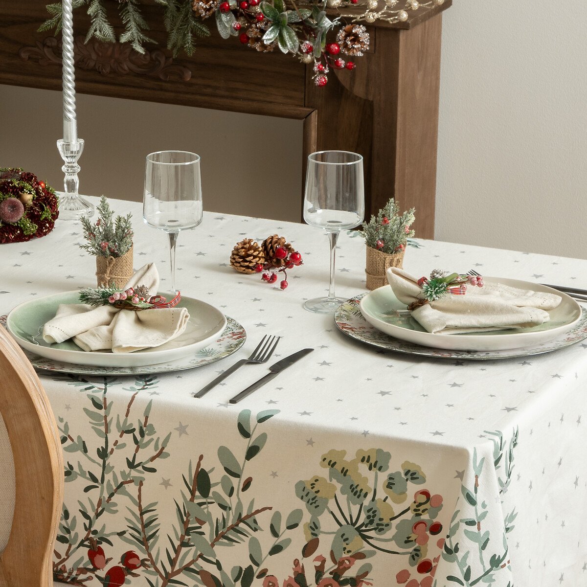 Toalha de mesa em algod&atilde;o com ramos 140x240cm