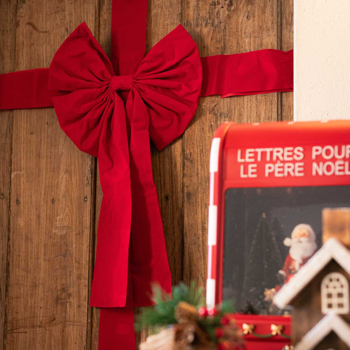 La&ccedil;o para porta vermelho