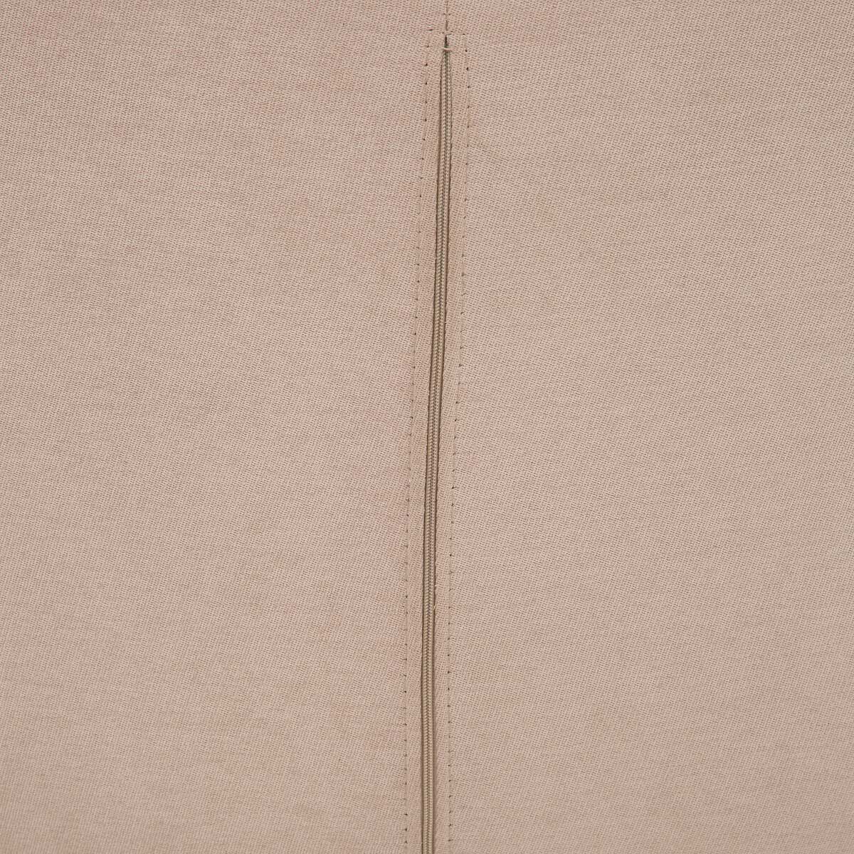 Cadeirão em tecido bege com pernas pretas VISOCA