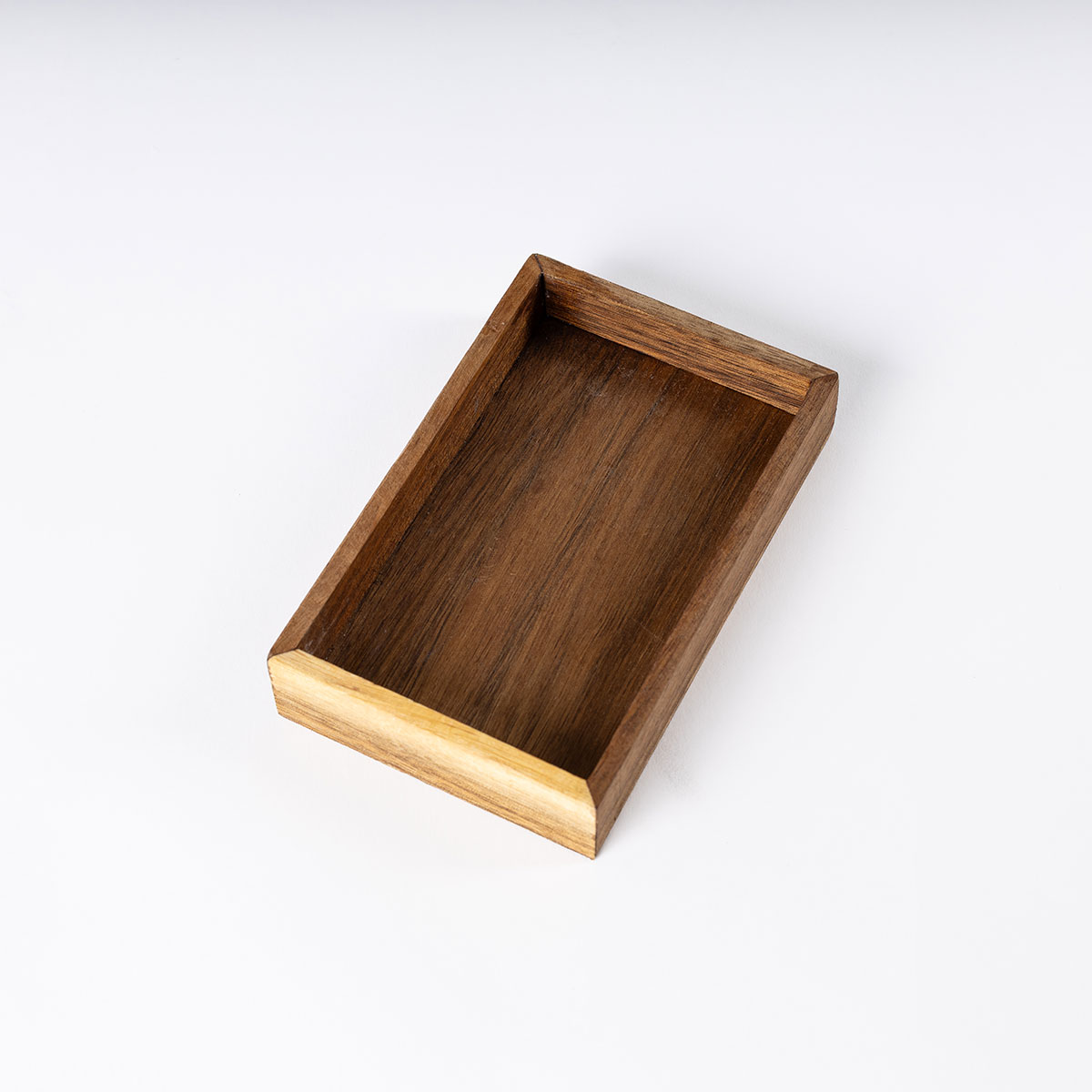 Saboneteira castanha em madeira ac&aacute;cia