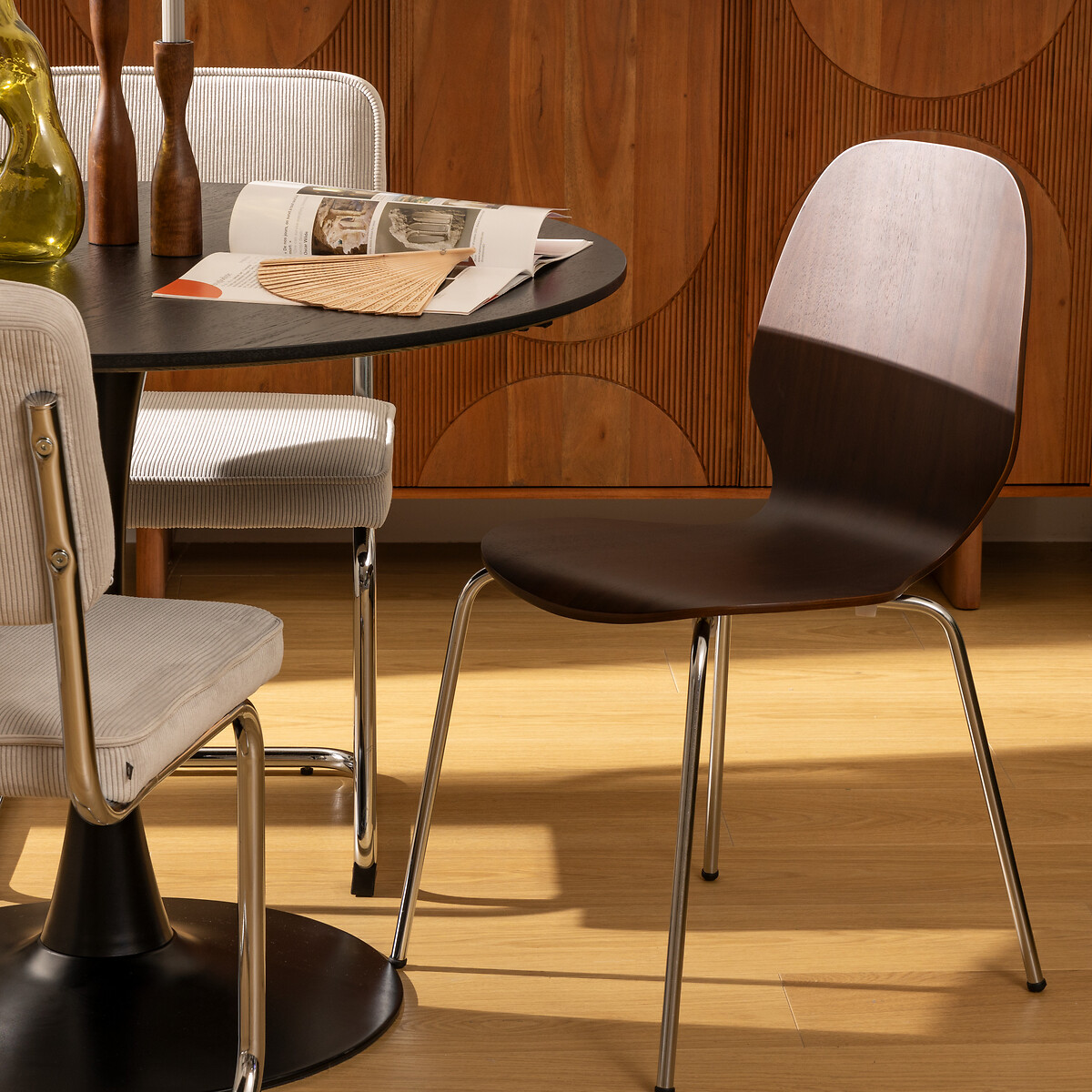 Cadeira OURO em castanho escuro de madeira nogueira