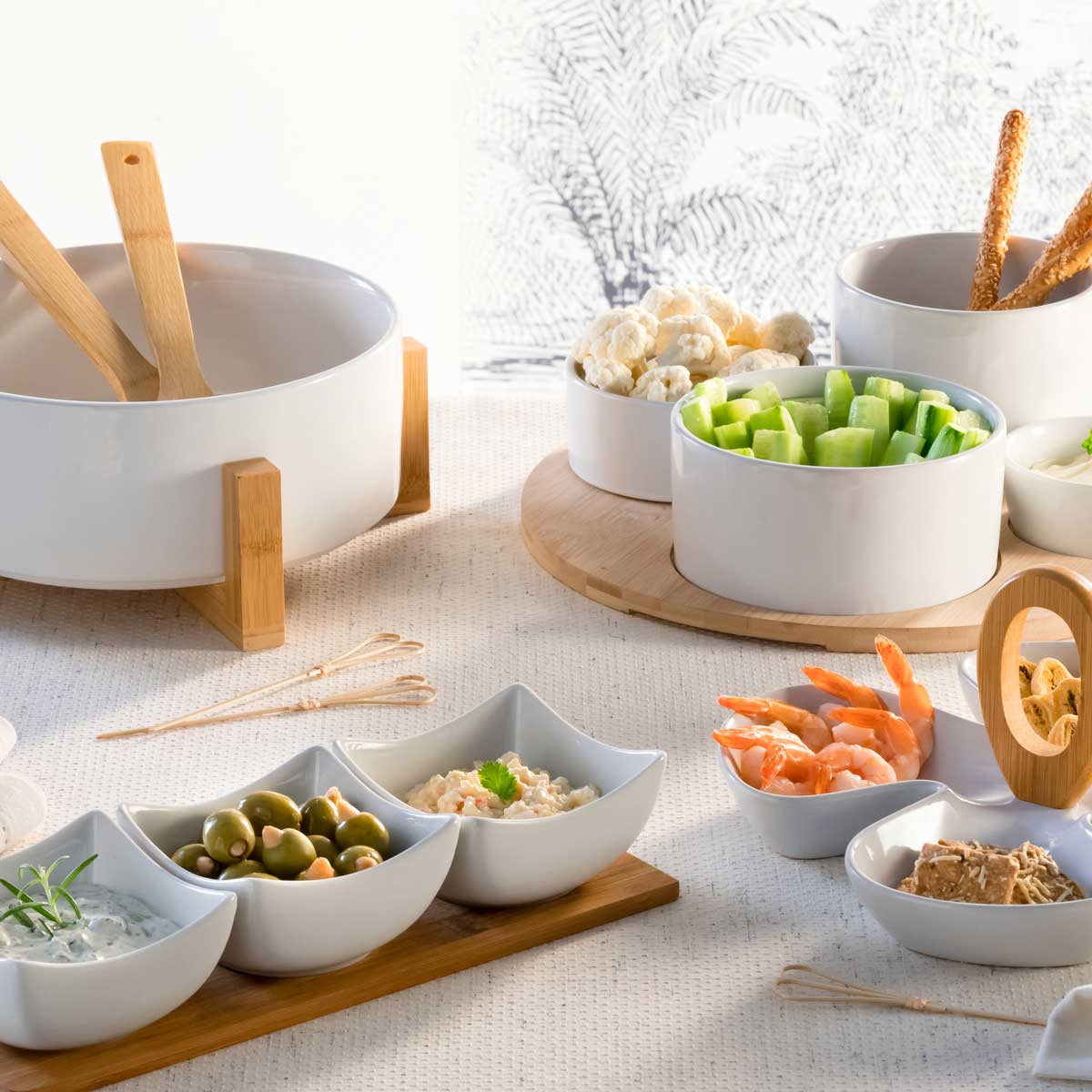 Conjunto de 3 taças em porcelana com tábua de bambu