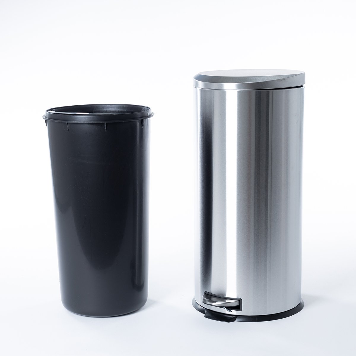 Balde do lixo prateado com tampa soft close 30l