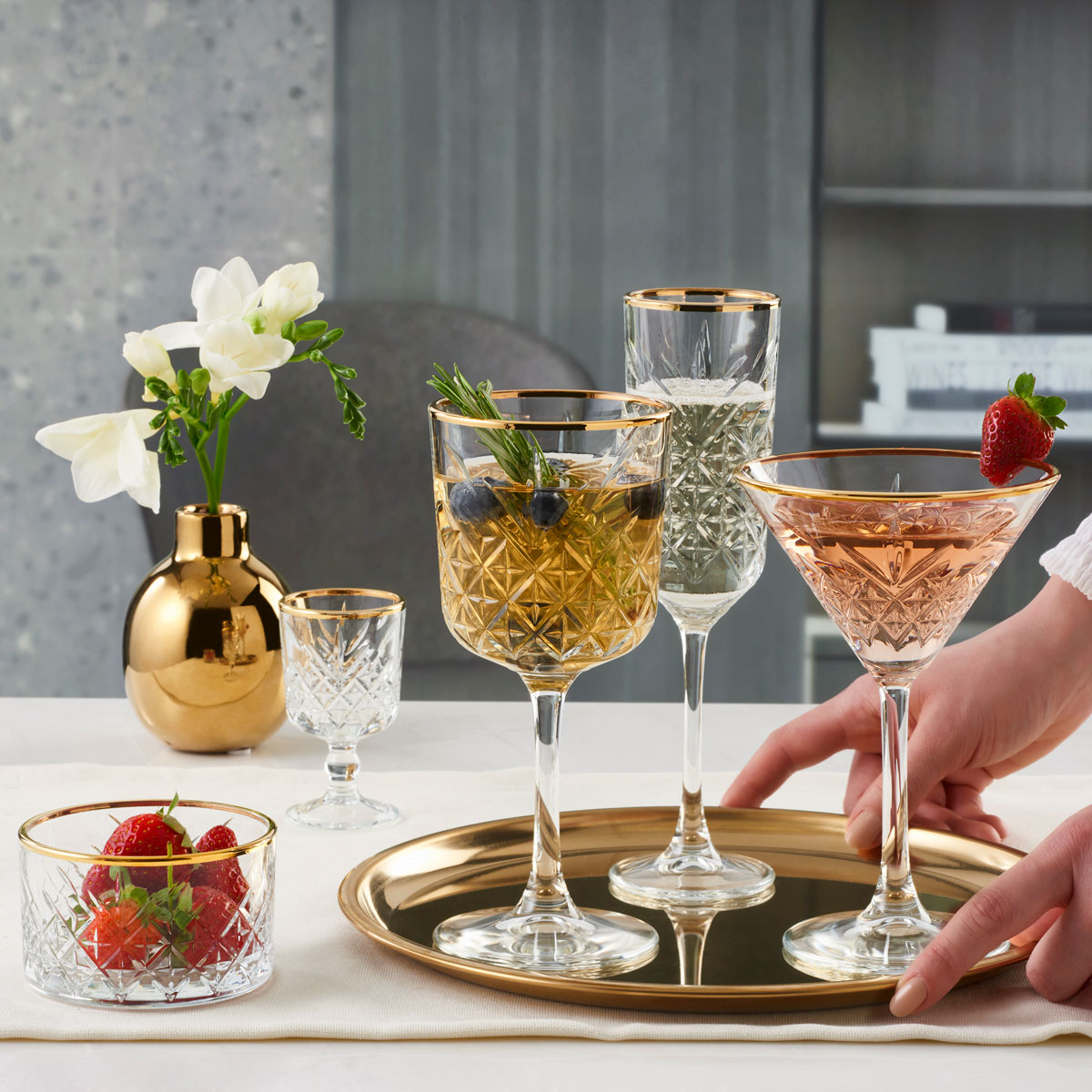 Copo De Vinho Timeless Com Beira Dourada Em Vidro