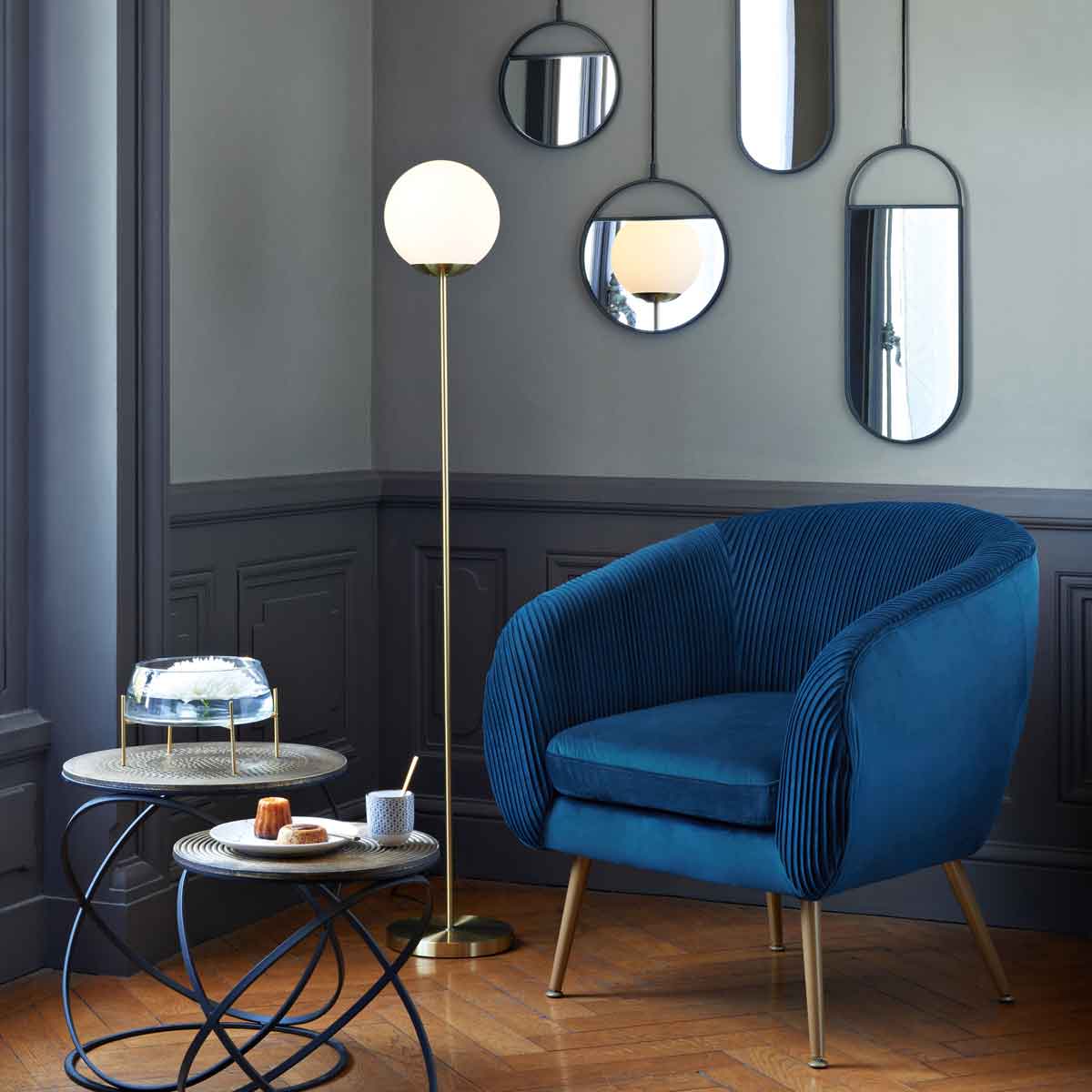 Candeeiro de p&eacute; dourado DRIS 135cm