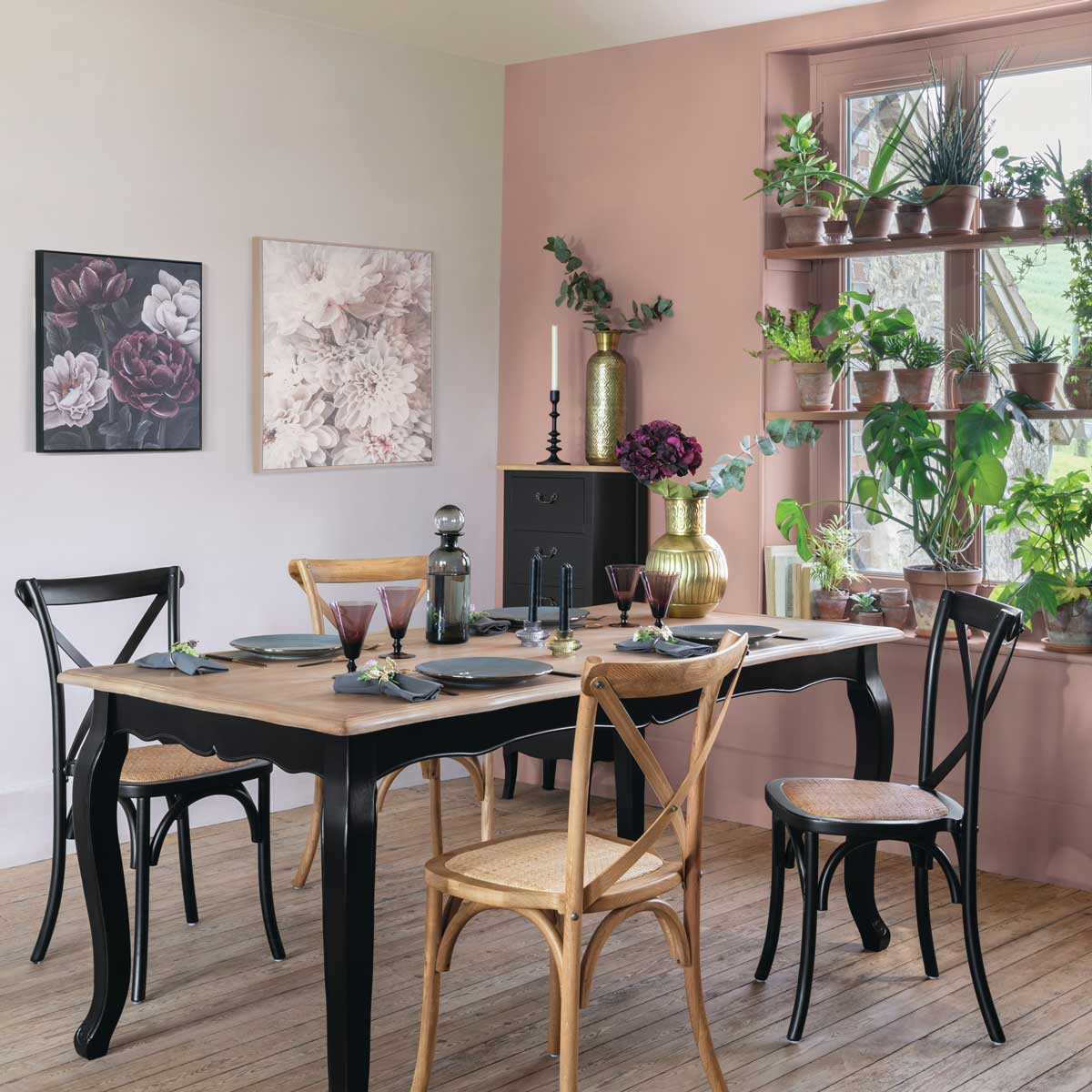 Jarra NIGHT trabalhada dourada em metal 45cm