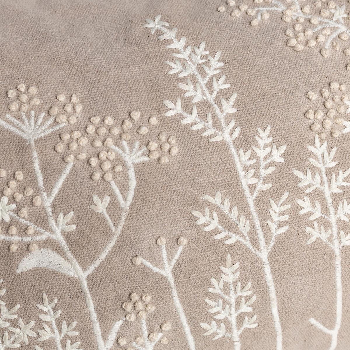 Almofada bordada DAISY cinza com flores 30x50cm