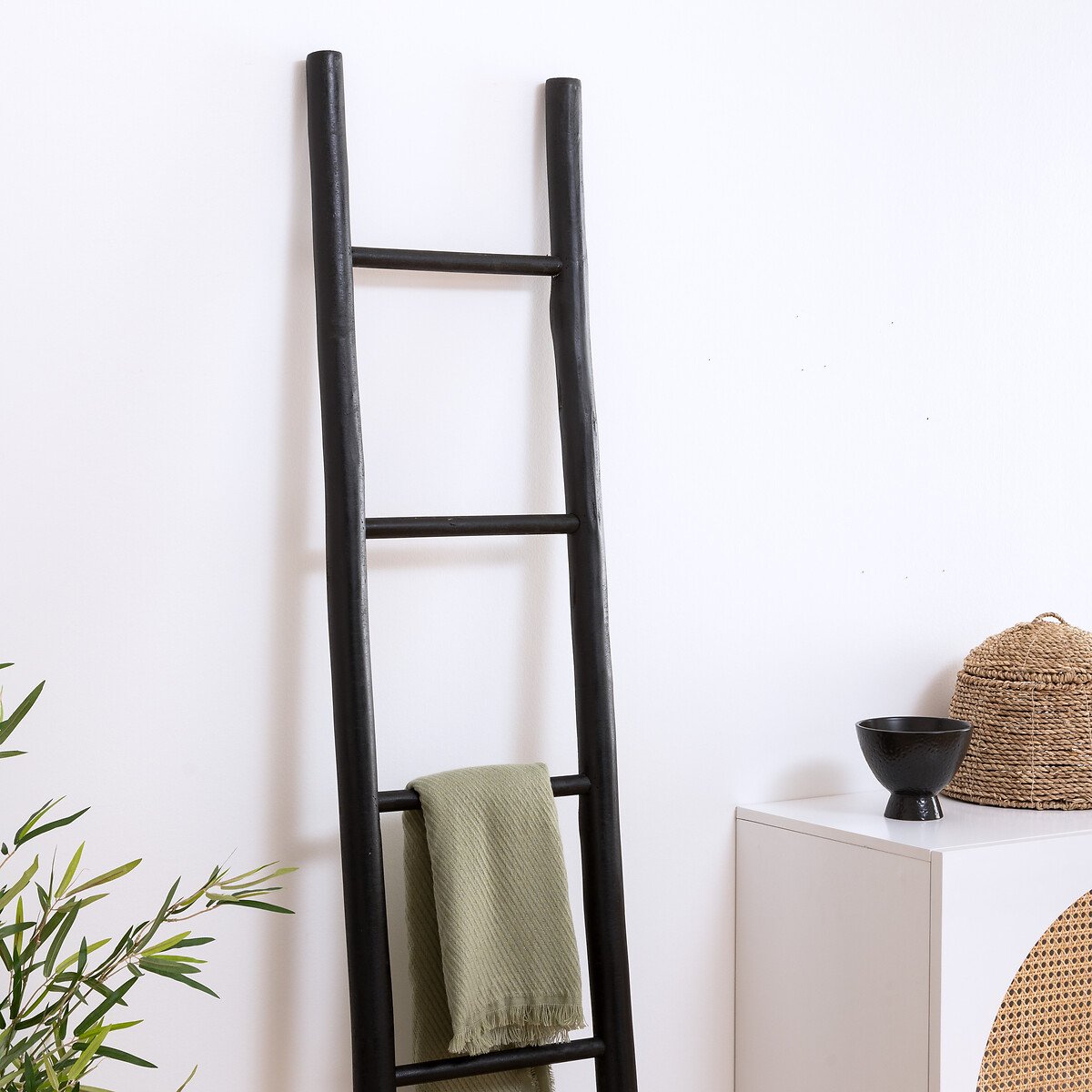 Escada decorativa preta em madeira 180cm