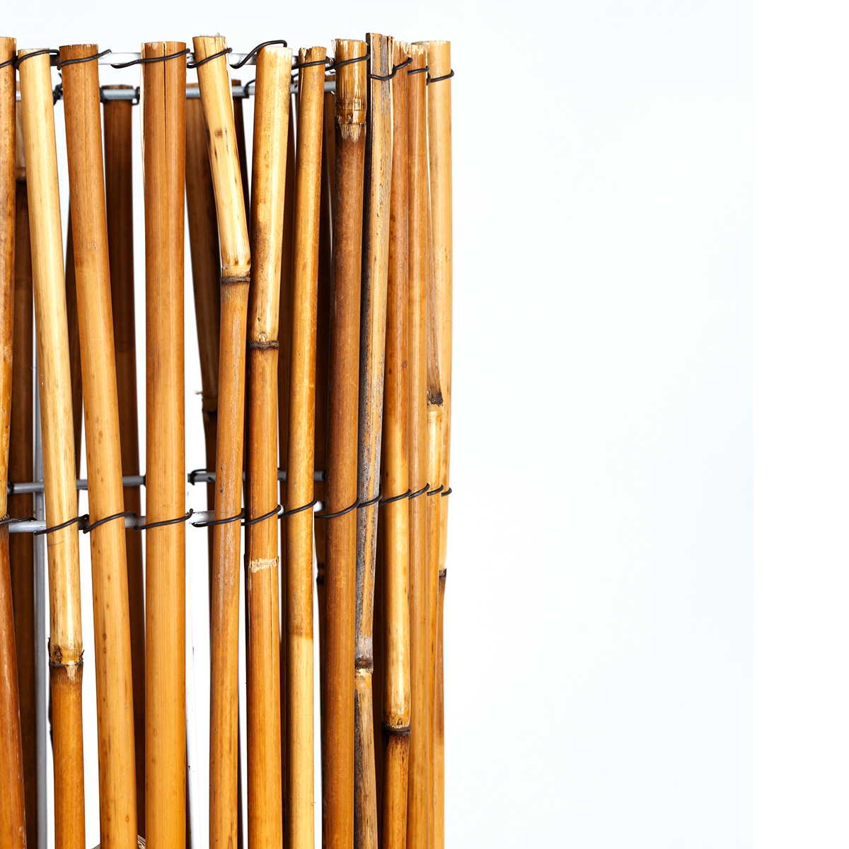 Candeeiro de ch&atilde;o em bambu 62cm