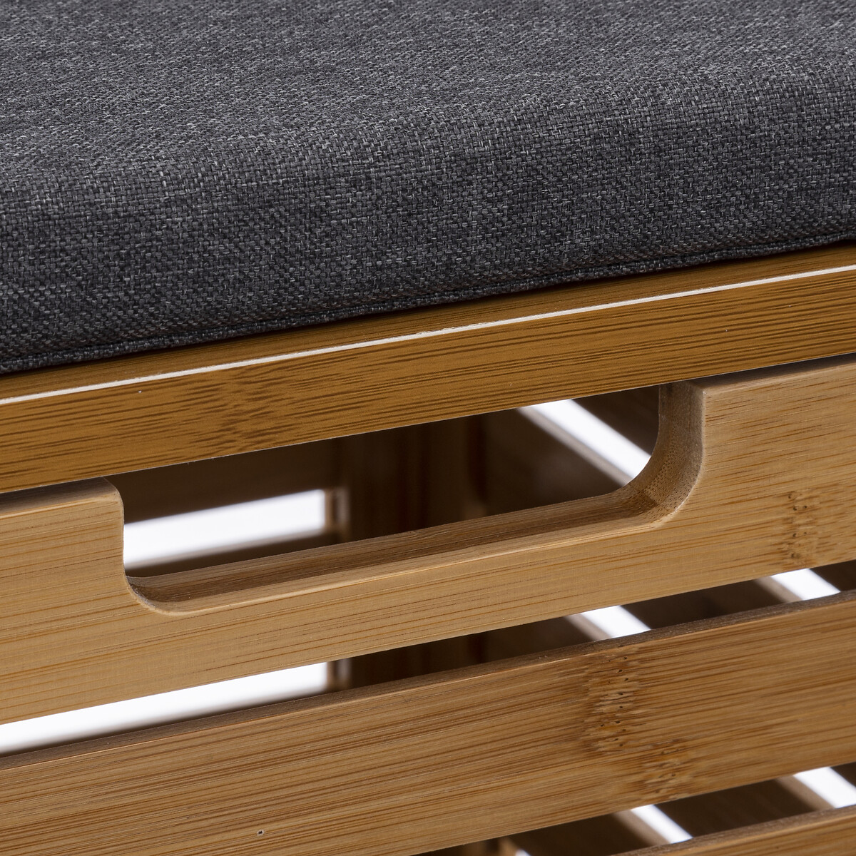 Banco com arrumação de bambu,  Banco com arrumação de bambu