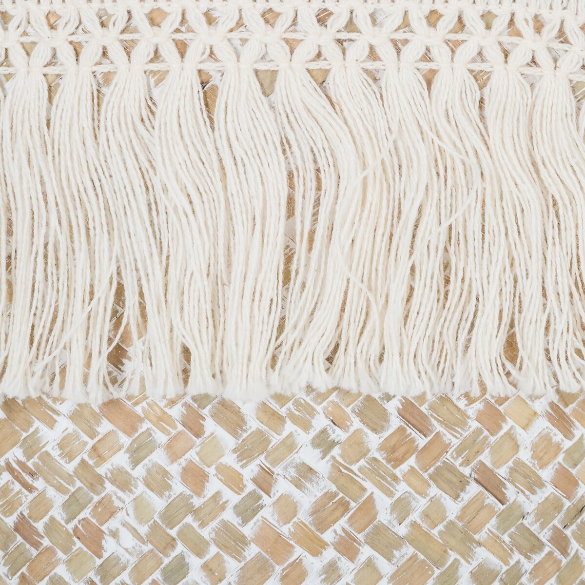 Cesto com franjas branco e bege 23x26cm