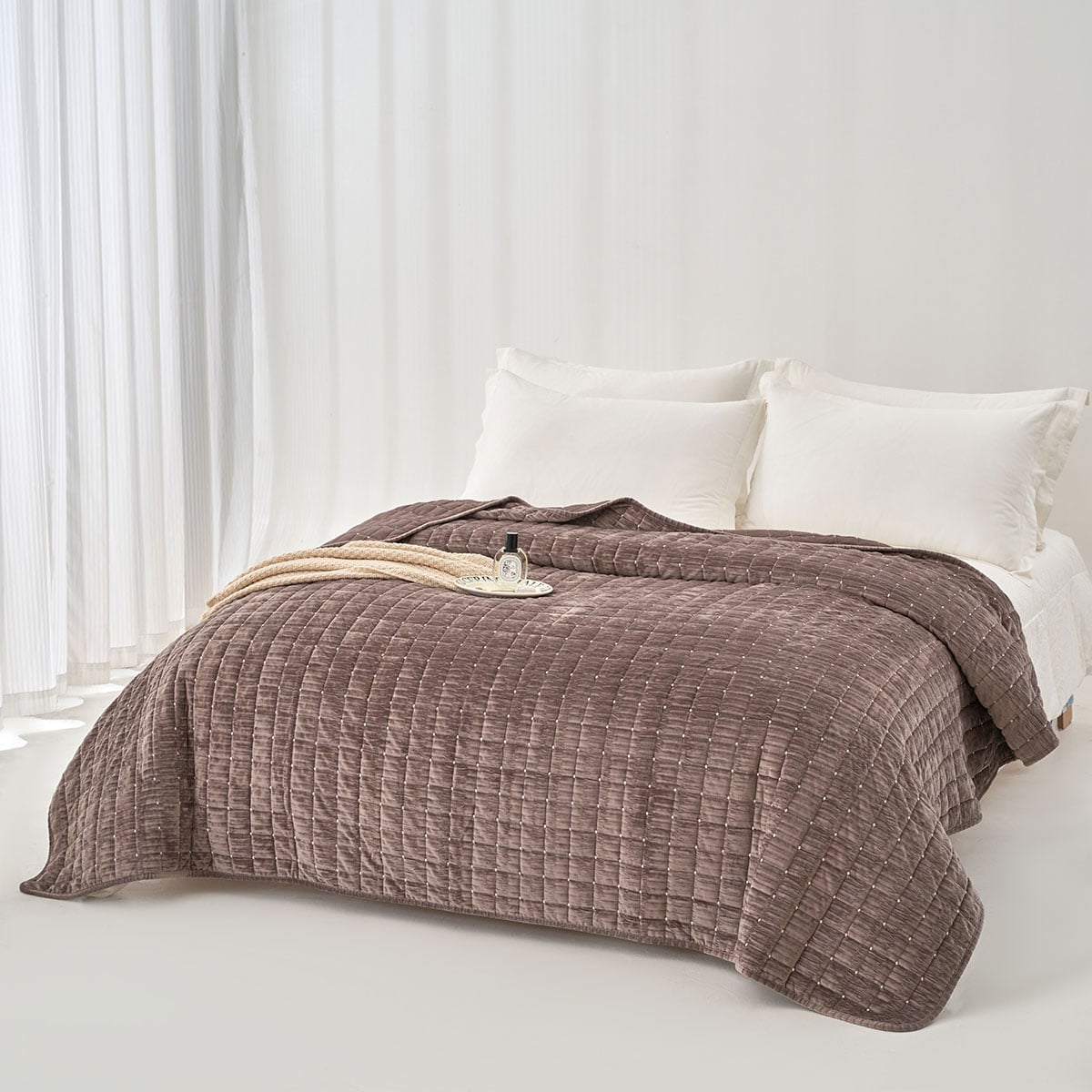 Edred&atilde;o SEATTLE taupe em veludo 220x240cm
