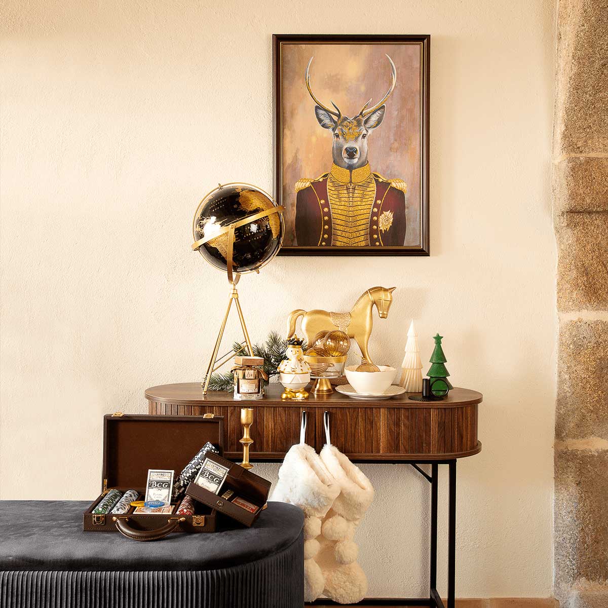 Cavalo decorativo em madeira dourado