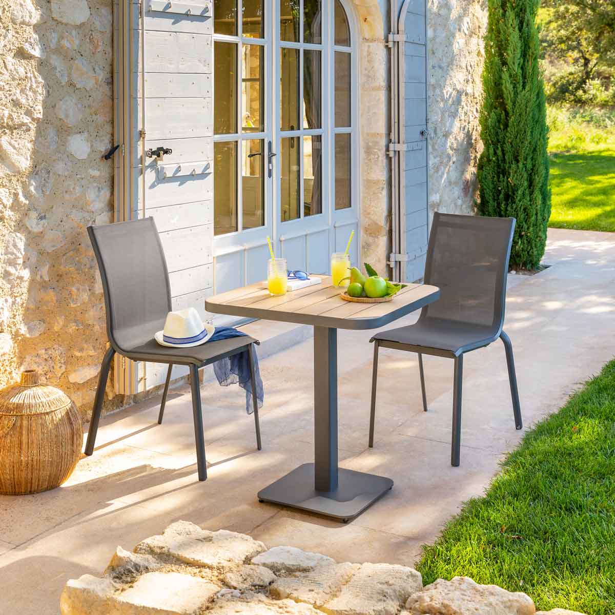 Cadeira empilh&aacute;vel AXANT cinza escuro