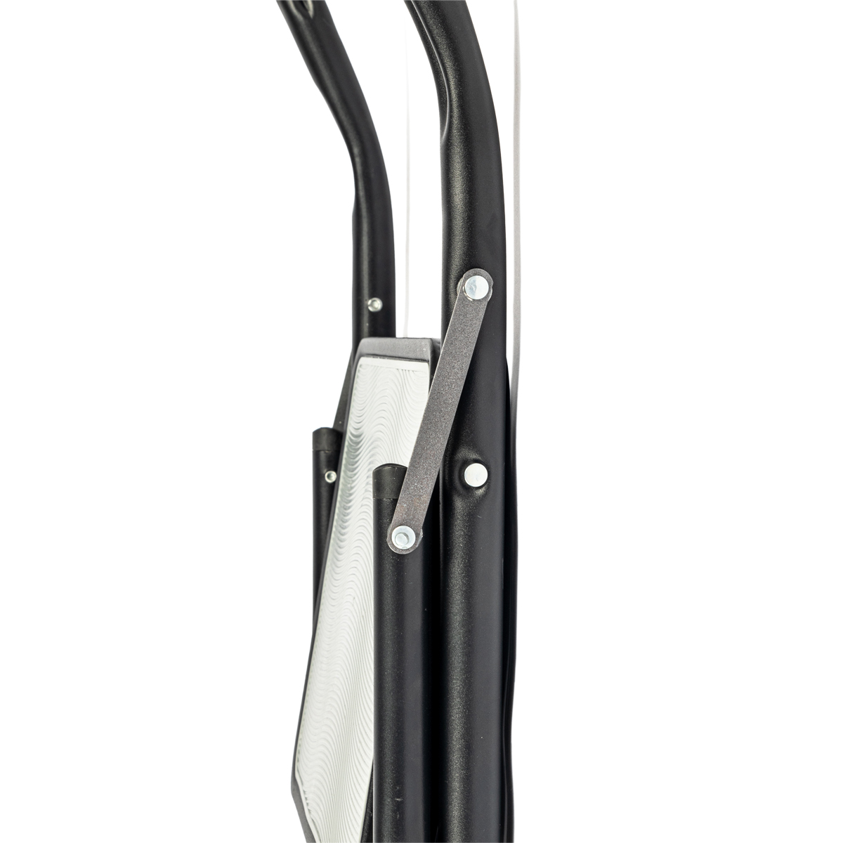 Escadote preto em metal com 2 degraus